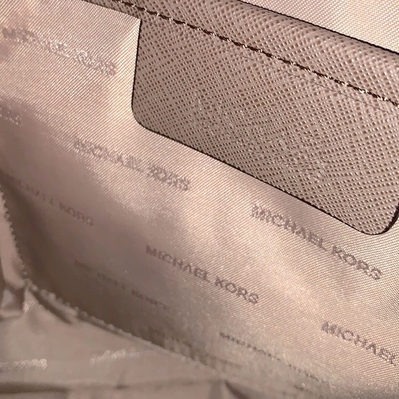 NWT Michael Kors Jet SetTravel Tote - Picture 5 of 8